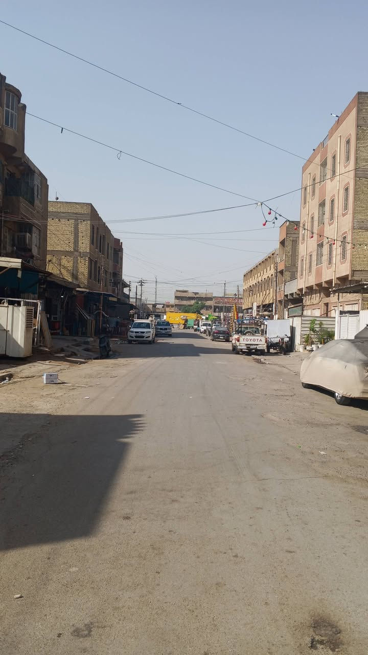 مكلفه بلنشر مشتمل للايجار الشعب شارع عدن بظهر جامع الجهاد شارع الحدادين طرمه مدخلين استقبال مطبخ حولي حمام منور 
الطابق الثاني غرفتين نوم وحولي بدون دلاليه  
المساحه 80 متر  قريب كلش ع الشارع العام مال الشعب

