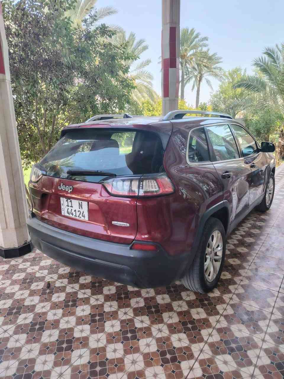 سلام عليكم جيب كومباس 2019للبيع سياره وارد امريكي حادثها بنيد 
سياره لون ماروني مميز داخل جلد شاشه تحكم ستيرن تخم تاير لد زنون سياره جديده وبل خير للي ياخذها مكان السياره بغداد ابو غريب 
ملاحضه اني مكلف بل نشر هاذه رقم صاحبها ***********
سعرها 105وبيها مجال
