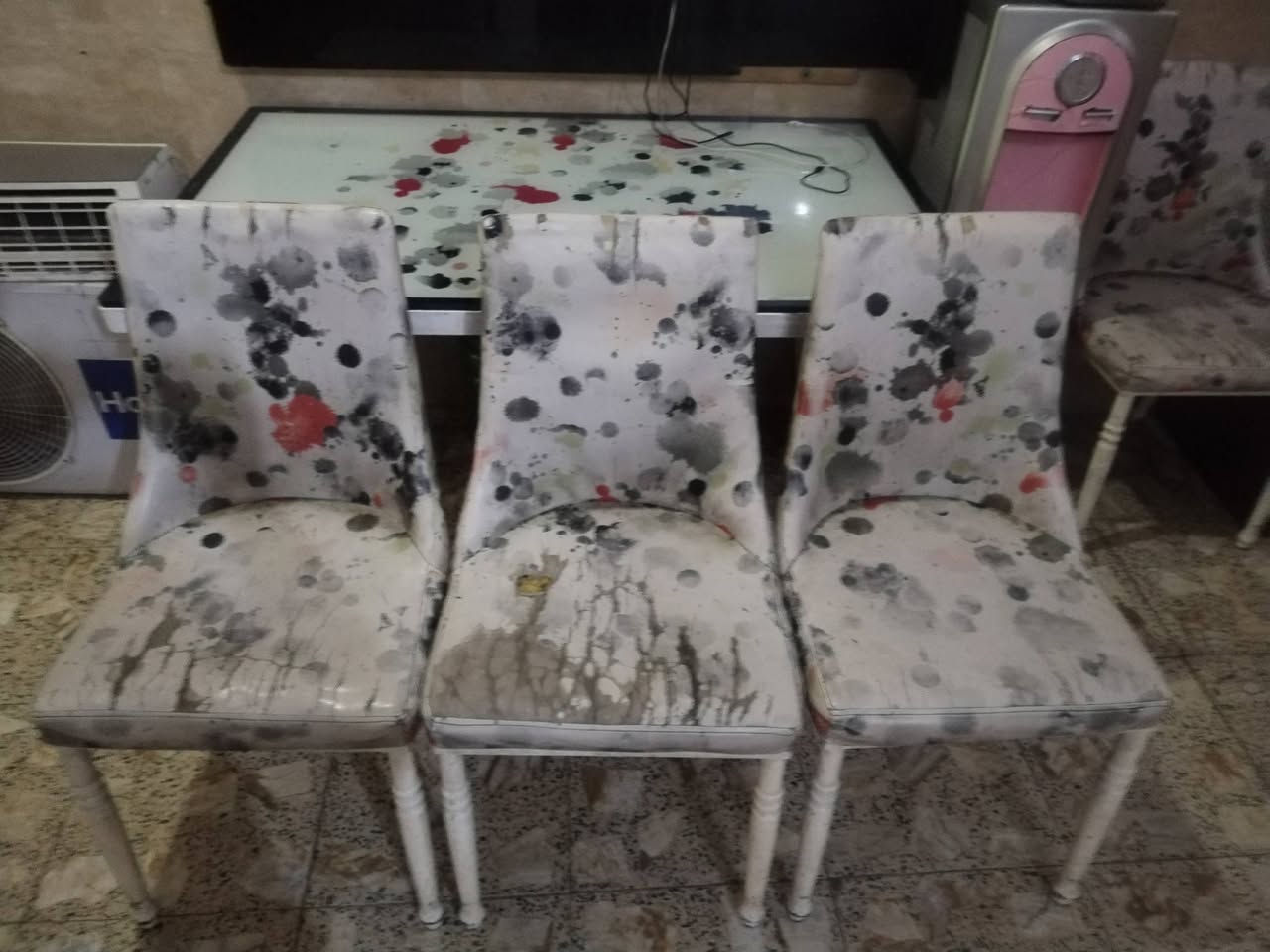 السلام عليكم غراض للبيع كلهن شلع ابيعهن سبلت شغال الميزطعام يحتاج تغليف وميزتلفزيون سعرهن كلهن 200الف وشويه بيهن حك الكروه اليريدهن يتصل***********مكاني هياكل الغزاليه من جهت الخطيب الزراعي
