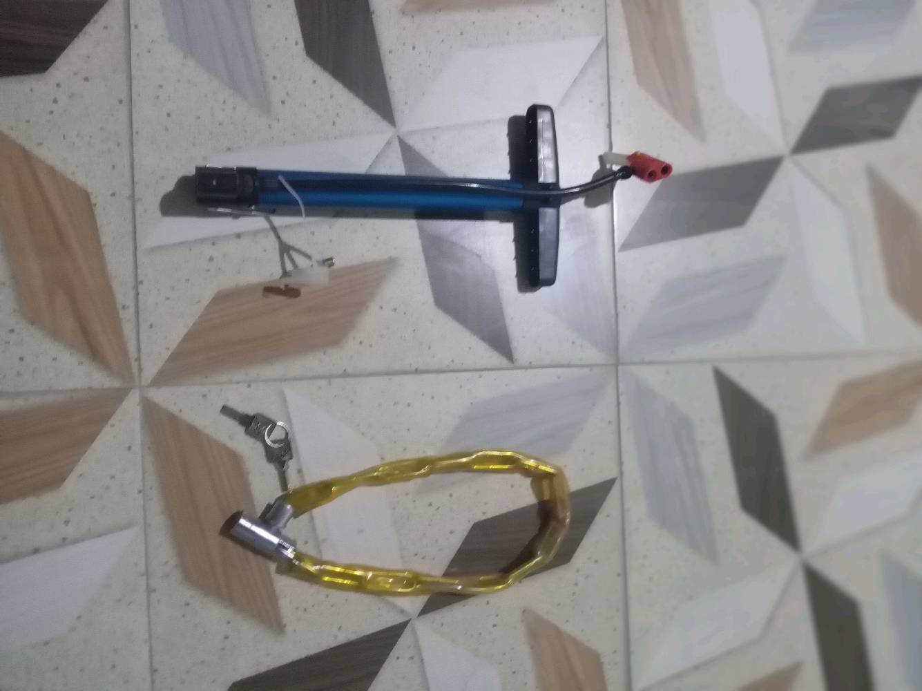 سلام عليكم بايسكل للبيع بايسكل حلو و مرتبه فحص أمامكم و يجي ويا بم +قفل مال بايسكل سعر ٦٥ بي مجال لحد ٥٥ الف قفل للاستفسار و اتصال واتساب *********** عنوان تأميم قادسيه الثانيه قرب مدرسة الحوراء 