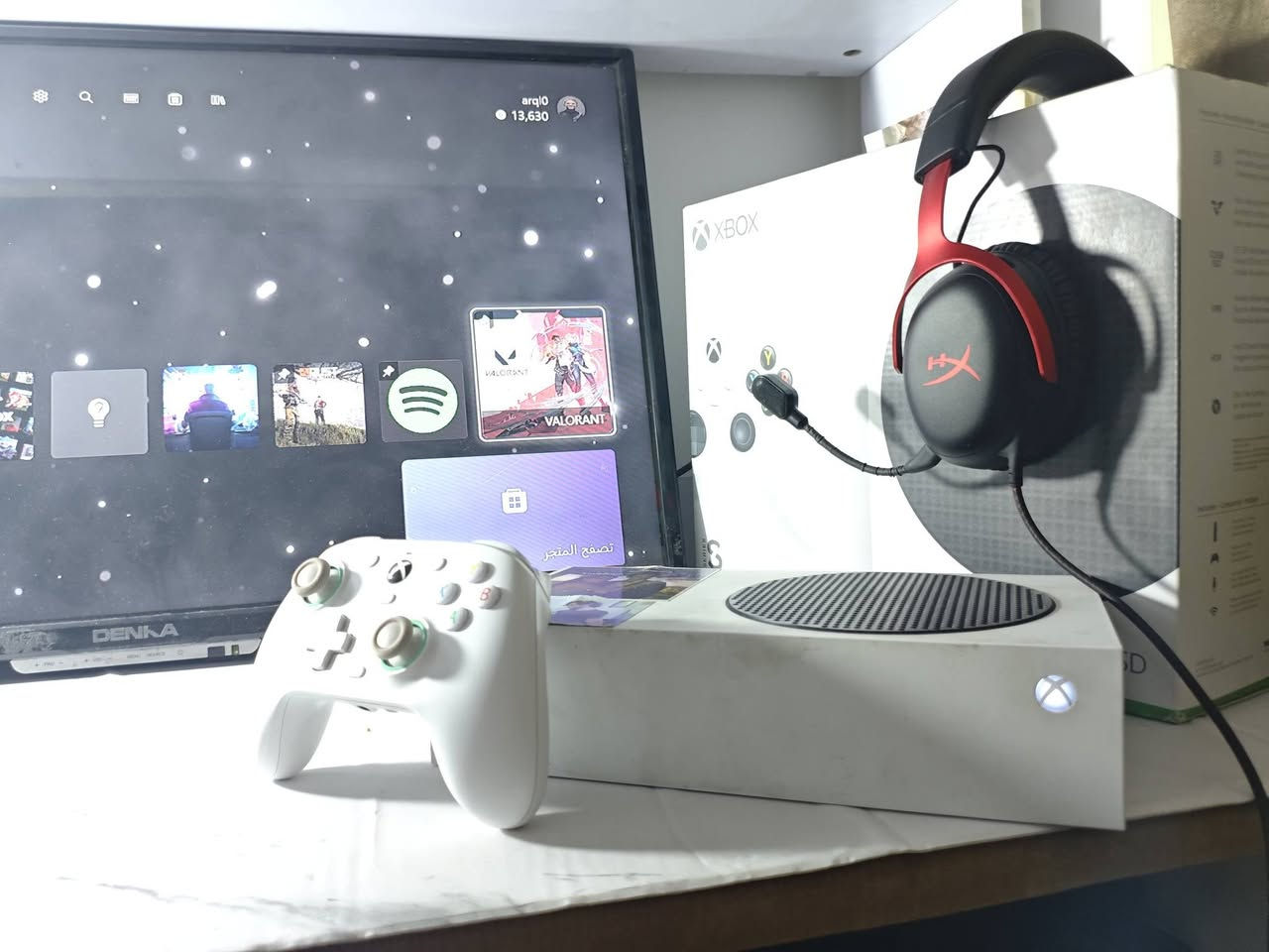 السلام عليكم ورحمه الله وبركاته جهاز Xbox Series S استخدام نضيف مع هديه سماعه  HyperX اصليه  ذاكره الجهاز 512 GB السعر 250 وبي مجال كلش بسيط الجهاز يجي ويه جوستك اصليه وملحقاته كاملات الجهاز نضيف سبب البيع ضروف للتواصل *********** مكاني بغداد الكاظميه اكدر اوصل الجهاز للاماكن القريبه عليه مجانا

