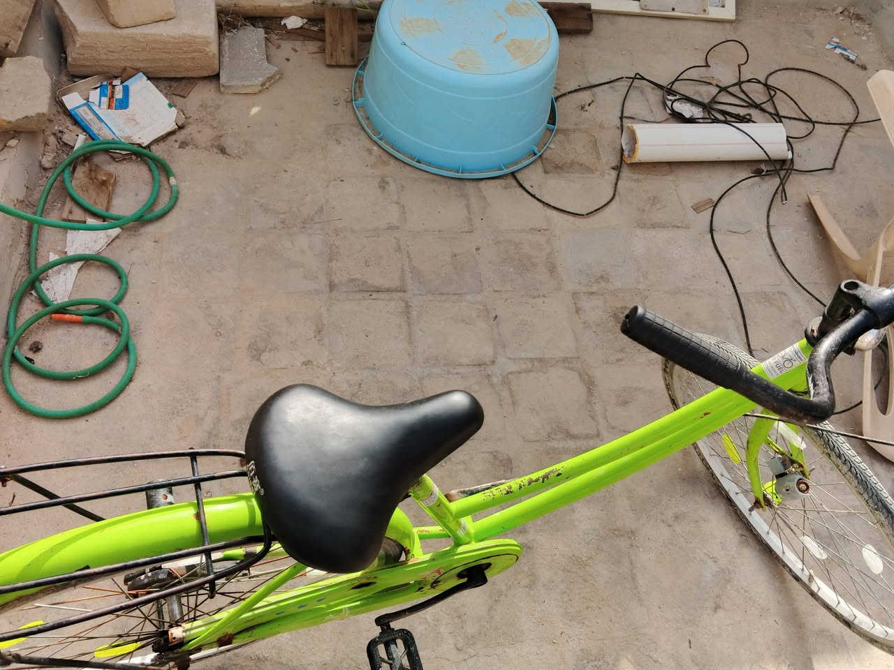 بايسكل للبيع سعره 60 مكان نجف سهله قرب مسجد السهله ***********
