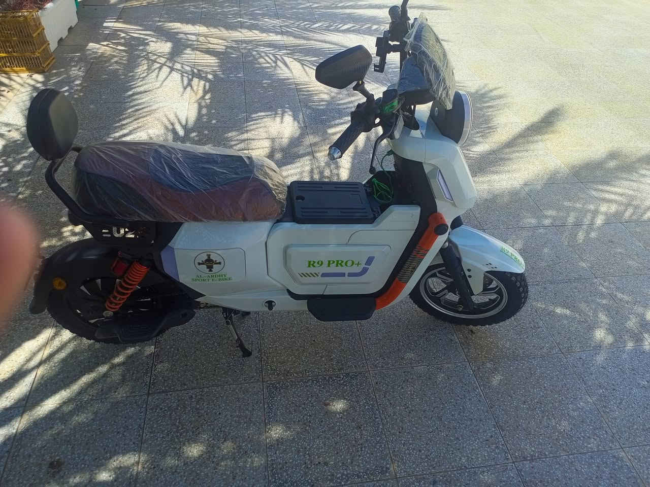 السلام عليكم دراجه شحن r9 ابرو للبيع ملف 3000w ست بطاريات 72v 25 امبير الدراجه كلشي ما ناقصه صالي 4 ايام من مشتريه سبب بيع دراجه سريعه وما اكدر اسيطر عليه شرط شخط ما بيه تايرات جبلي حجم تايرات 12.300 مكاني نجف حي ميسان علوت الفحل قرب قنطرة زينب سعره 900 اني مشتريه ب مليون مستعجل على بيعته متواجد فقط واتساب ***********
