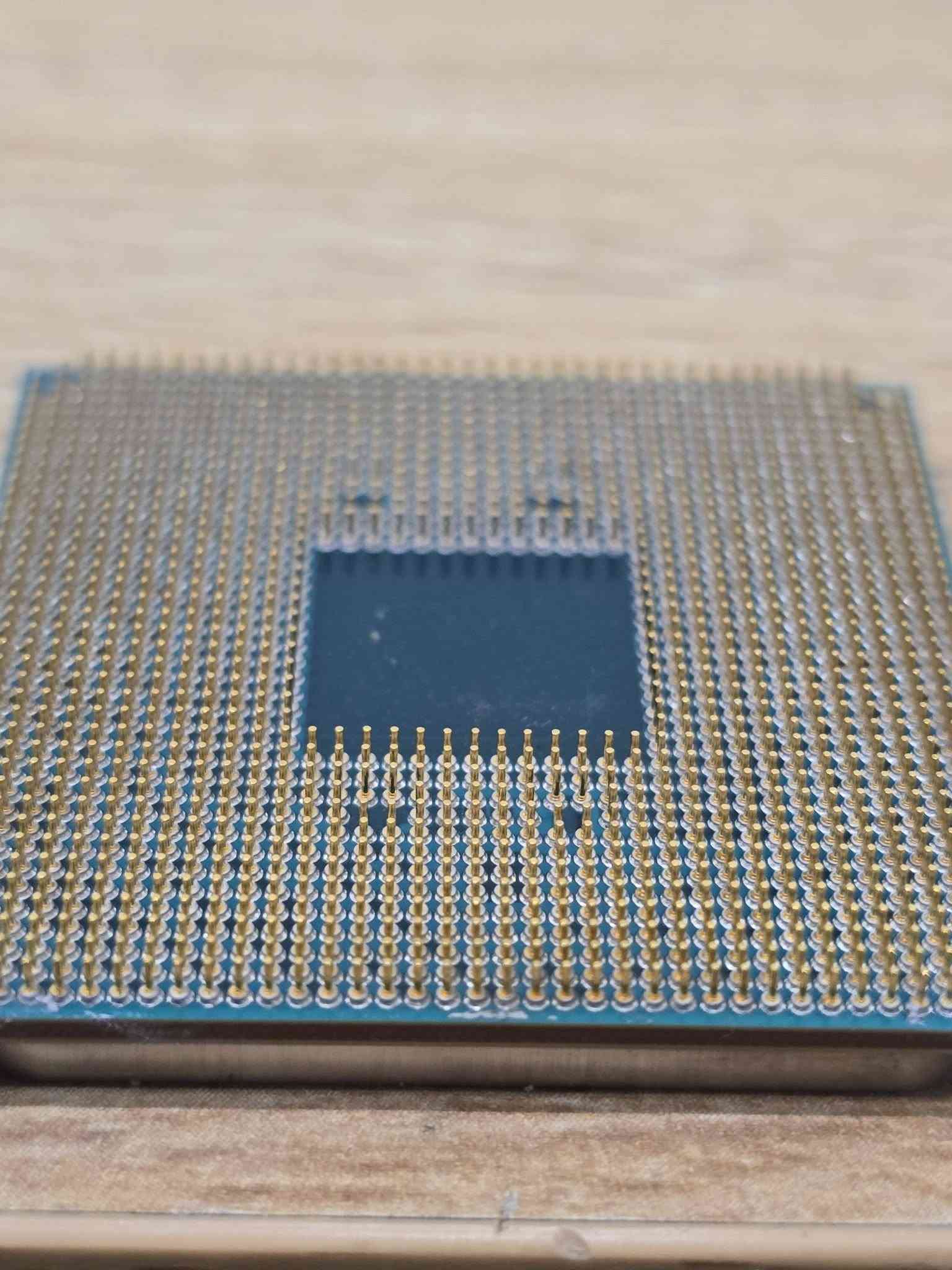 Ryzen 7 2700X • AMD • معالج