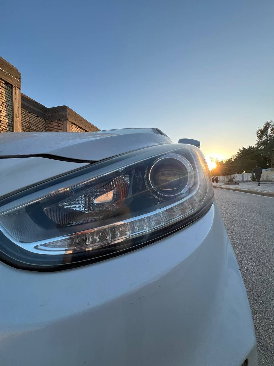 السلام عليكم اكسنت ١٨ خليجيه 
مكينه ١٦٠٠
.فتحه
.تحكم ستيرن.
.منضومه زنون 
السياره جديده كلش 
السياره مكفوله والسونار موضح بيه بارد مبين وعايفه مسوي 
الشراي يراسني او يتصل ***********
