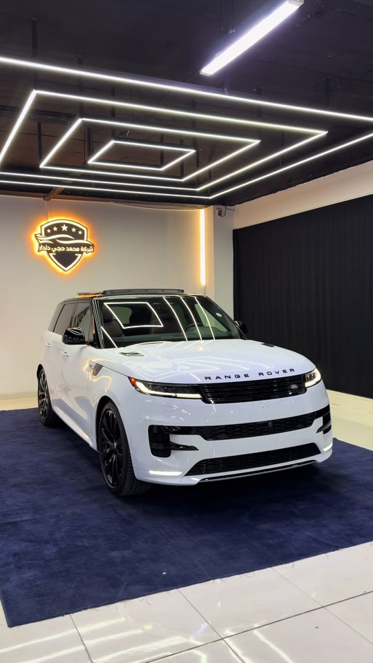 Range-rover 2024 clean title Full option  27.000 mil White & red Call for price: *********** ***********
