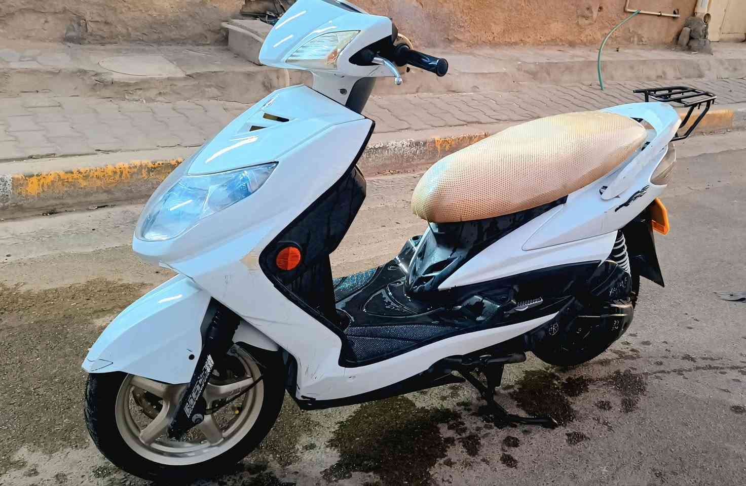 سلام عليكم سكنس فحل نوزل خطين للبيع نضيفة شغالة من طول لطول اشاير دبل اشارة عالي ناصي رماش كلهة شغالة محرك ناعم فات ال كولد مديل ١٣ طلاعات سعر 750 بيهة مجال  مكاني بغداد الحسينية مال راشدية رقم *********** فقط وتساب
