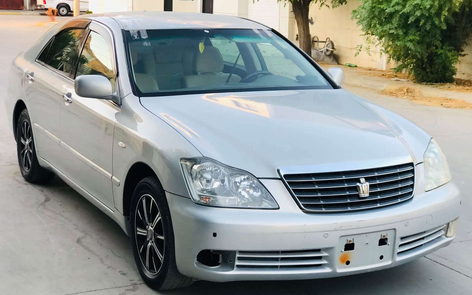 شاهینە بڕاوە ٢٠٠٥ بۆ فرۆشتن و گۆڕینەوە بە مەلیکەو شاهینە  و
تازە داخل ناوزەرد بەحری

گێڕ و مەکینە بچوک واتە ١٨٠ دژە بەنزین 

بەمەعنای کەلیمە سفرە 

کامل حەمام کراوە کوشن و بەرگەدەرگاو فەرش سندوق کامل

ناو مەکینەی لۆکە ١٤٠ هەزار ڕۆشتوە

مەجموعەی پێشی زۆر تندو تۆڵە سەیارەیەکی زۆر تازەیە 

داعم لێدراو سەقف کەڤەر بەشەرت 

لە سەیدسادقە 

***********

واتساپی لەسەرە
