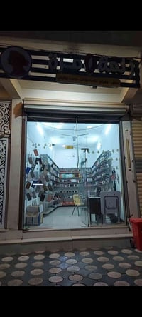 محل للايجار سوق الكسره  المحل حاليا   كوزمتك السعر ٦٠٠ قفل للاستفسار 0...