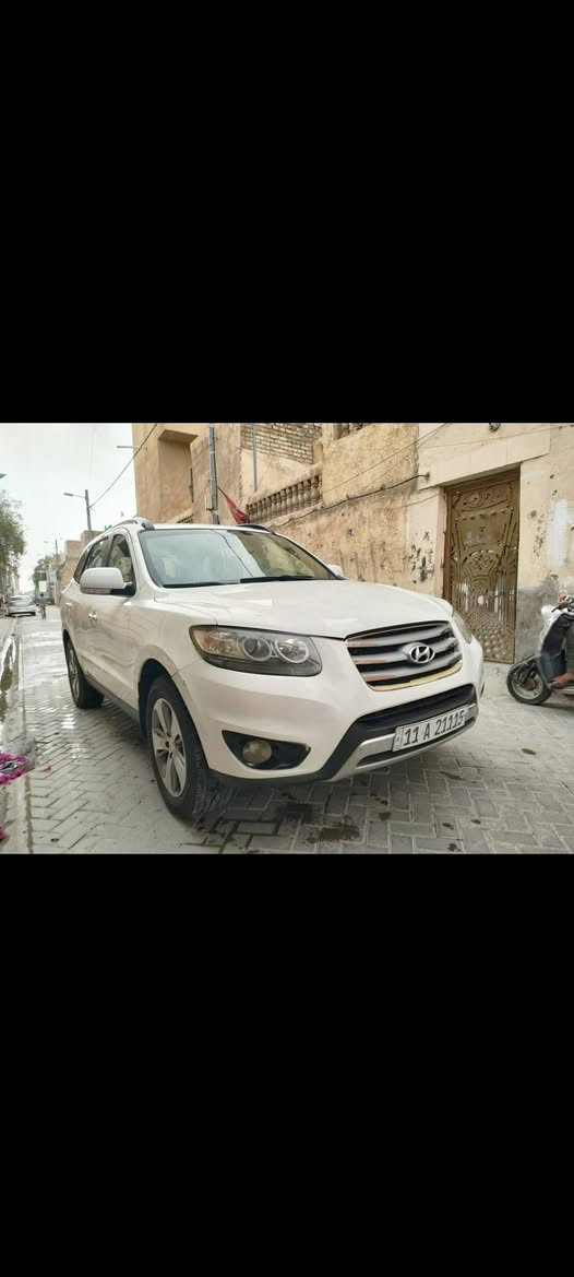 السلام عليكم 
سنتافي 12 
خليجي 
6سلندر 
فول مواصفات 
مكفوله من التبديل والصبغ
فقط بارد بيها 
سعرها 165
مكان السياره بغداد م الصدر
بيع او مراوس 
للاستفسار ***********
