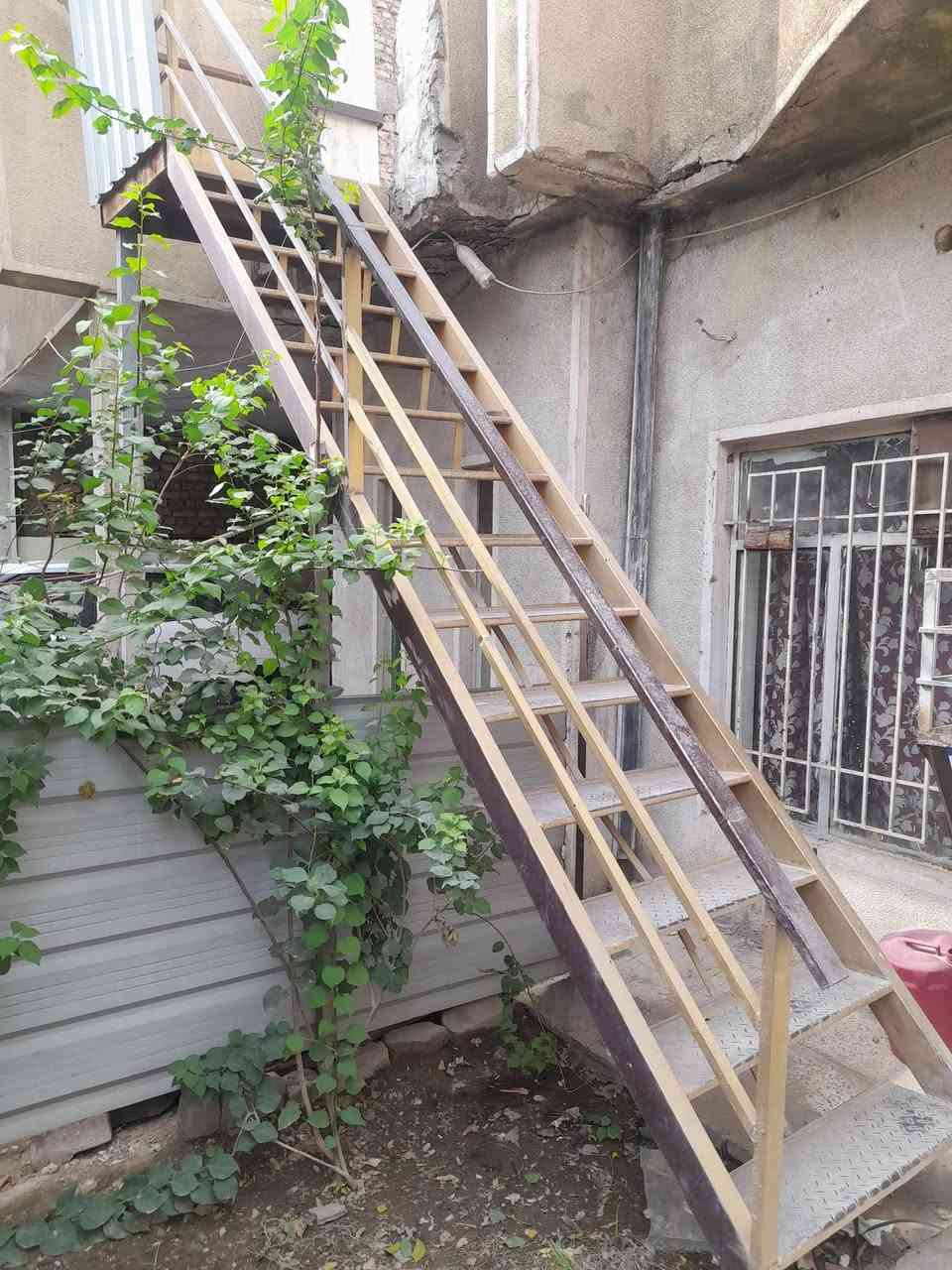 درج حديد • ٤م • الحرية