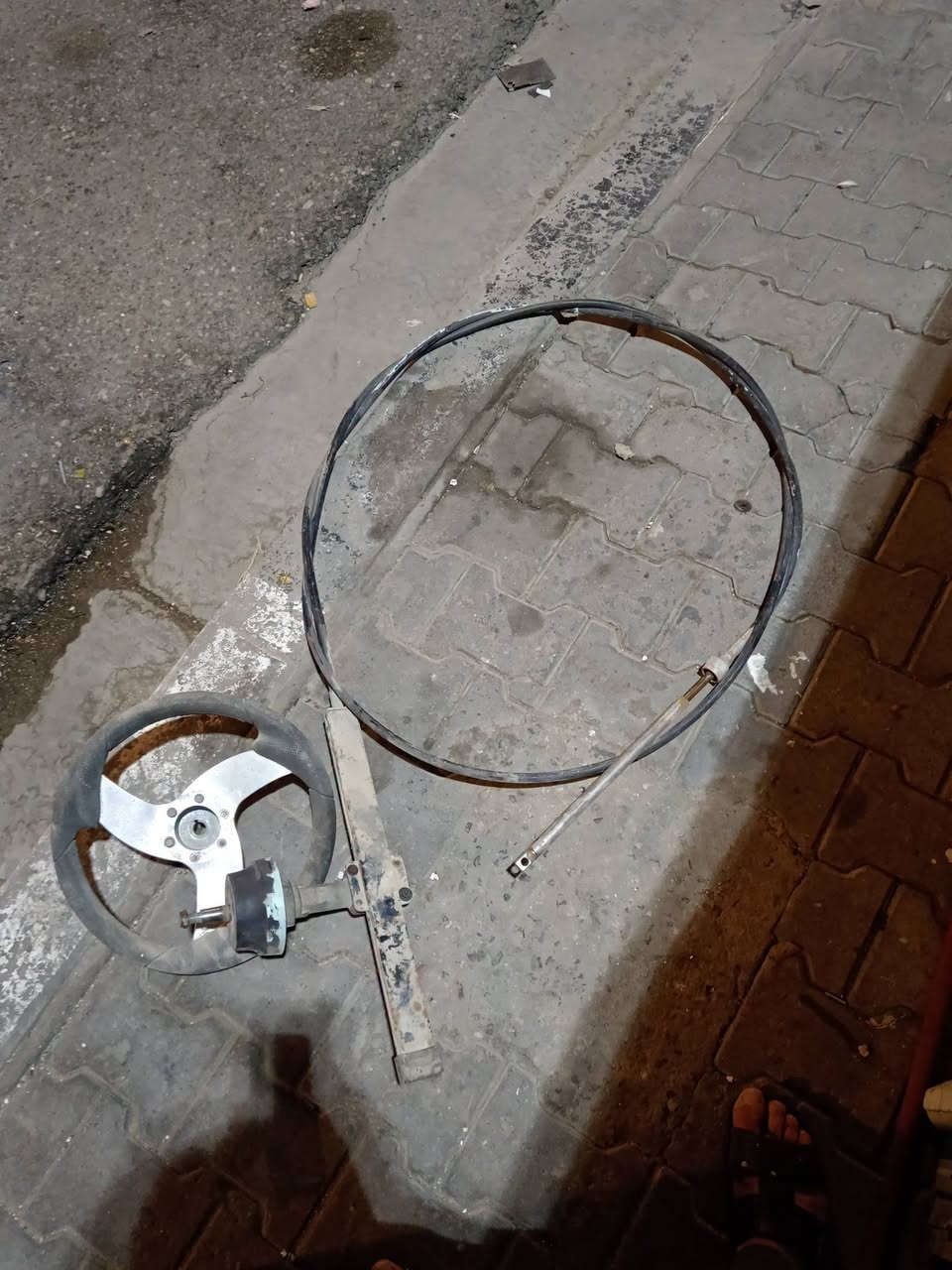 السلام عليكم سليت زورق شغال ماي سعر ٧٥ بي مجال مكان بصره ***********
