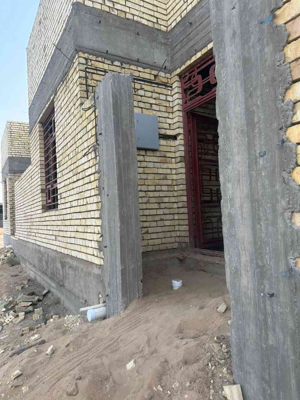 بسم الله الرحمن الرحيم 
دار للبيع حي النداء منطقه 83 
المساحه 200م ركن مقسوم دارين ع 100
يباع كامل شارع 10 
مطلوب اسكان 60 مليون بشهر 330 الف 
السعر المطلوب 105 وبي مجال قليل 
للستفسار مراجعه عقارات ابو مصطفى العبودي 
*********** مصطفى العبودي
