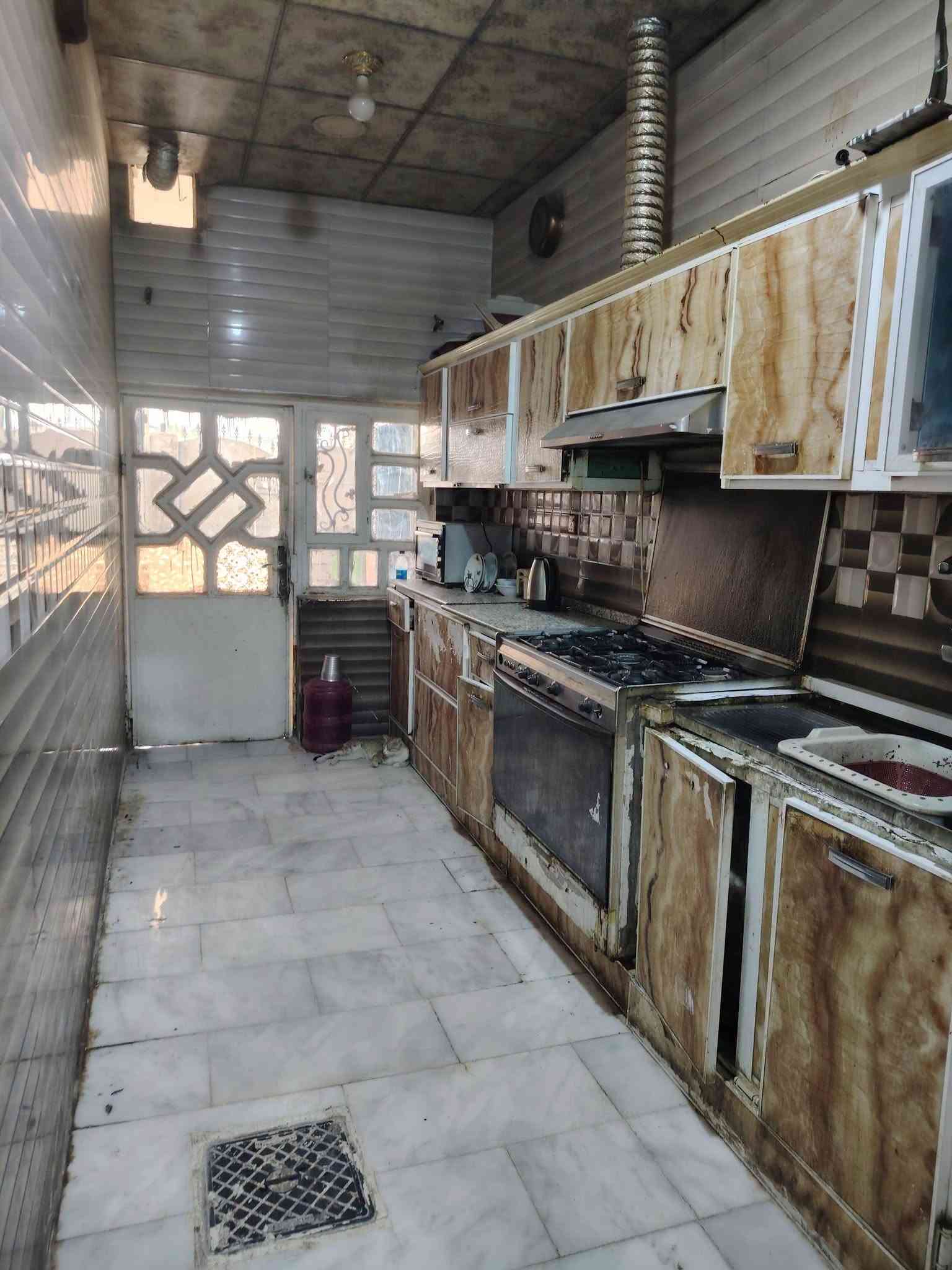 .
السلام عليكم عندي بيت درجه اوله بناء و موقع مساحه 110 طابقين موقعه كلش حلو تكدر تجي من شارع سالم او من الجمهوري او من حي الوحده هوه بنص صاير يتڪون من كراج جبير وصحيات داخليه وخارجيه وبراني وصالتين و غرفتين اكبار كلش ومطبخ واسع البيت متعوب عليه الارضيه مرمر كل البيت ومابي نقص اي شي كامل السعر خاص واليريد يجي يشوفه هاي صفحتي يتواصل وياي وهاذه رقمي *********** 
سعر البيت 97وبي مجال
