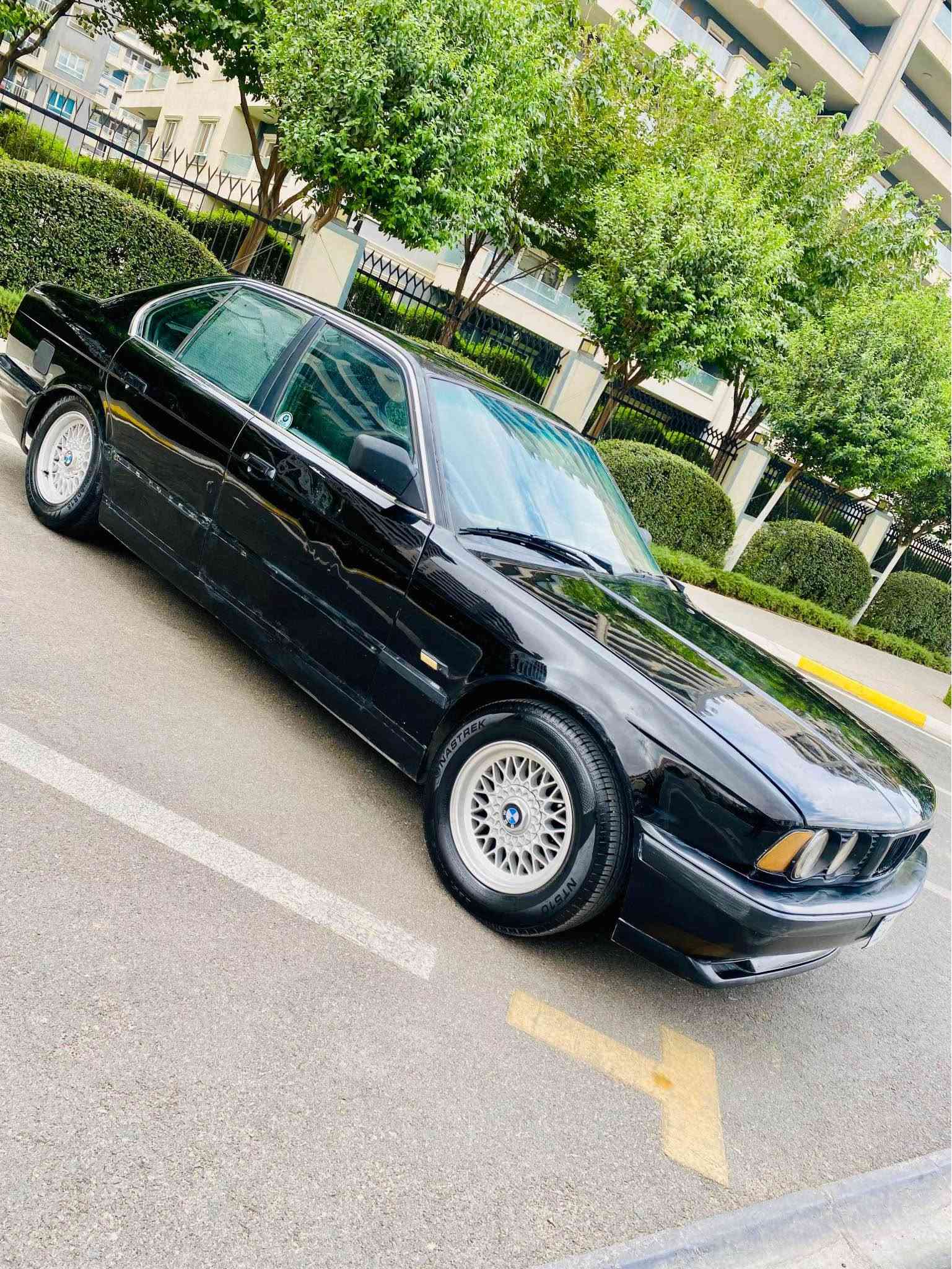به ناوی خوای گەورە                      نرخ/23.  $ مەجاێکی کەم
.بــۆ فـرۆشـــتـنBMW525 مۆدیل 1992✅   پــێش پان
مه کینه 35فه ل✈️🚀 ماشاڵله له قوت و رۆشتنی
مـــاشــالڵە زۆر بــەقـوتە نـــمــونە لە جــوانی پـــاکــی ❤
👌گـێـڕ و مــەکـینـە زۆر پــاک 👌بــەس مــاشــالڵەی ئەوێ
👈🏽ئــاڕمــی پــلاستـیـک سلێمانی👉🏽 به شەرتی ئه وەلیات و. حاسیبه مــاشالڵە نمـونەیە لەجوانی
پێش و دوای که پس کلاج و عه ینه ی 8بستۆنی بۆبه سراوە
ســـەقــف و شـــانــی وەک بــیلاد👍 نـمـونە لە جوانی
لە ڕووبەڕو وەک وێـنـەکان جــوانە ماشالڵە🧿
دەشغووڵ ئــێربـاک چـــوار جام کارەبا
تەقەورەقەی نیە💚 ســـوکـــانی m 
🧿دەعــامـــی بـــــۆ دەعــــــامــی و مــەزبـووت🧿
مـــاشالڵە لە هــەیکەل ونــاوی ســەقف سڵاید👉
کلاج و عه ینه ی تازە بۆ به سراوە.  ئی 8بستۆن🚀له سەرە🤎
تــاقم تـــایەو ویلی  لۆک👌بۆبەسراوە.  .
کــارەبـــایی کــامل مــەزب ـووتە ❤
گـــەرمــی .لایـت .فـڵچە . ئـیشارەت .بـرێـک بزماری👌 
🔱هــەیــکەلی نمـونە و نـاوی جوان  👉🏽.       ..
بــەنـزیـن زۆر کــەم ئــەخوا  زۆر بێ مــەسرەفە ***********          *********** السليمانية, العراق
