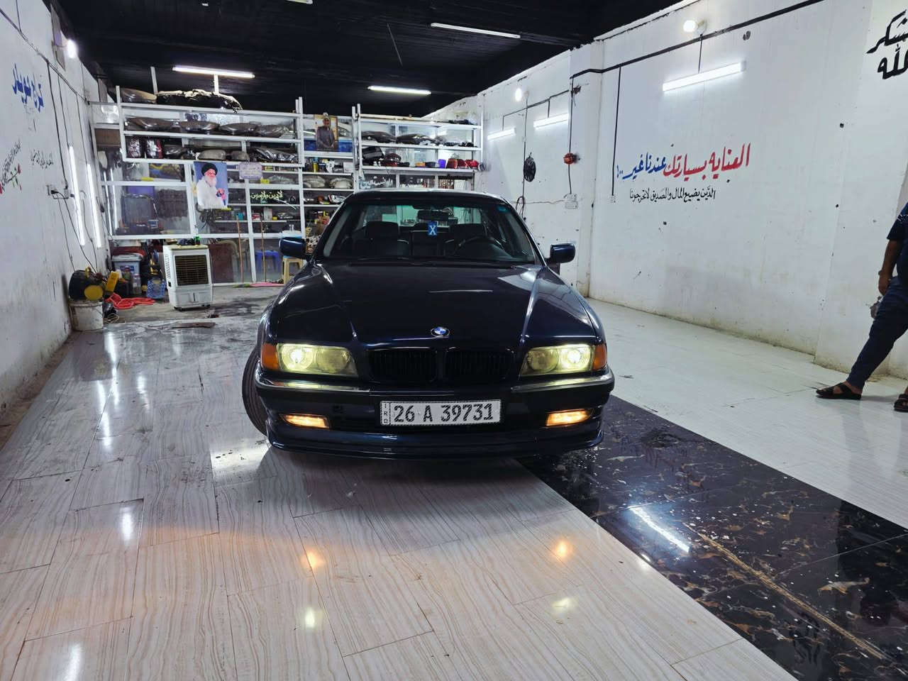 سلام عليكم 
خفاش ٤٠ اصل وفصل موديل ٩٦
رقم صلاح دين رقم وسنويه وهزه جديده
كير ومكينه كفاله حداديه ٨٠٪
تبريد ثلج
غرفه نضيفه فقط كشنات يراد ترتيب سلايت غير شغال 
سياره عليه دامه كامله سياره مال جناي 
بيع فقط بدون مراوس ٦٣ وبيه شي بسيط بعد المعاينه 
عنوان واسط العزيزيه
***********
