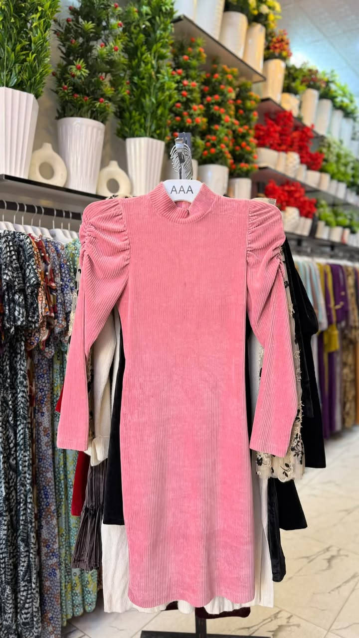 فساتين مناسبات وطلعه 👗👌
الاسعار من ال 5 الف إلى ال 15 أغلى قطعه 
العنوان سوق سومر بعد الاستداره الثانيه ب 50 متر على اليمين
