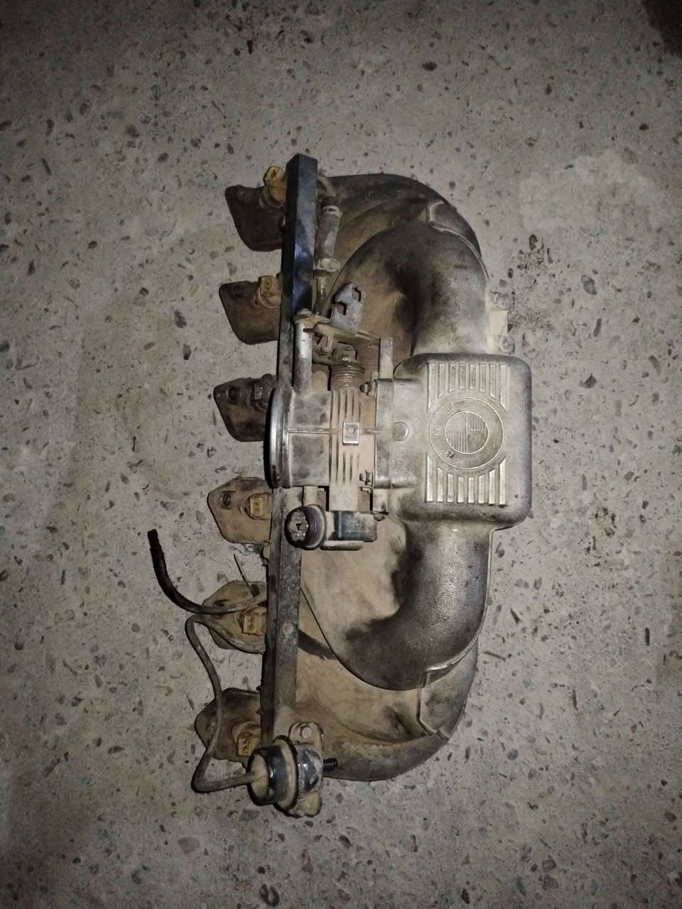 ثلاجه كامله هيه و نوزلات و مسطره و هذه سكليتر مدري  شسمه كامل سعره ب ١١٠ قفل قفل رحمه لوالديكم مو شراي لا يعلق و يكسر بيه ***********
