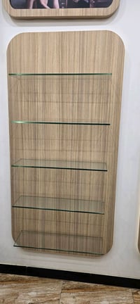 رفوف. mdf. عدد ٦. + ميز. + لوحات تحمل اسم المحل لو اي شي قابل للتغير. ...