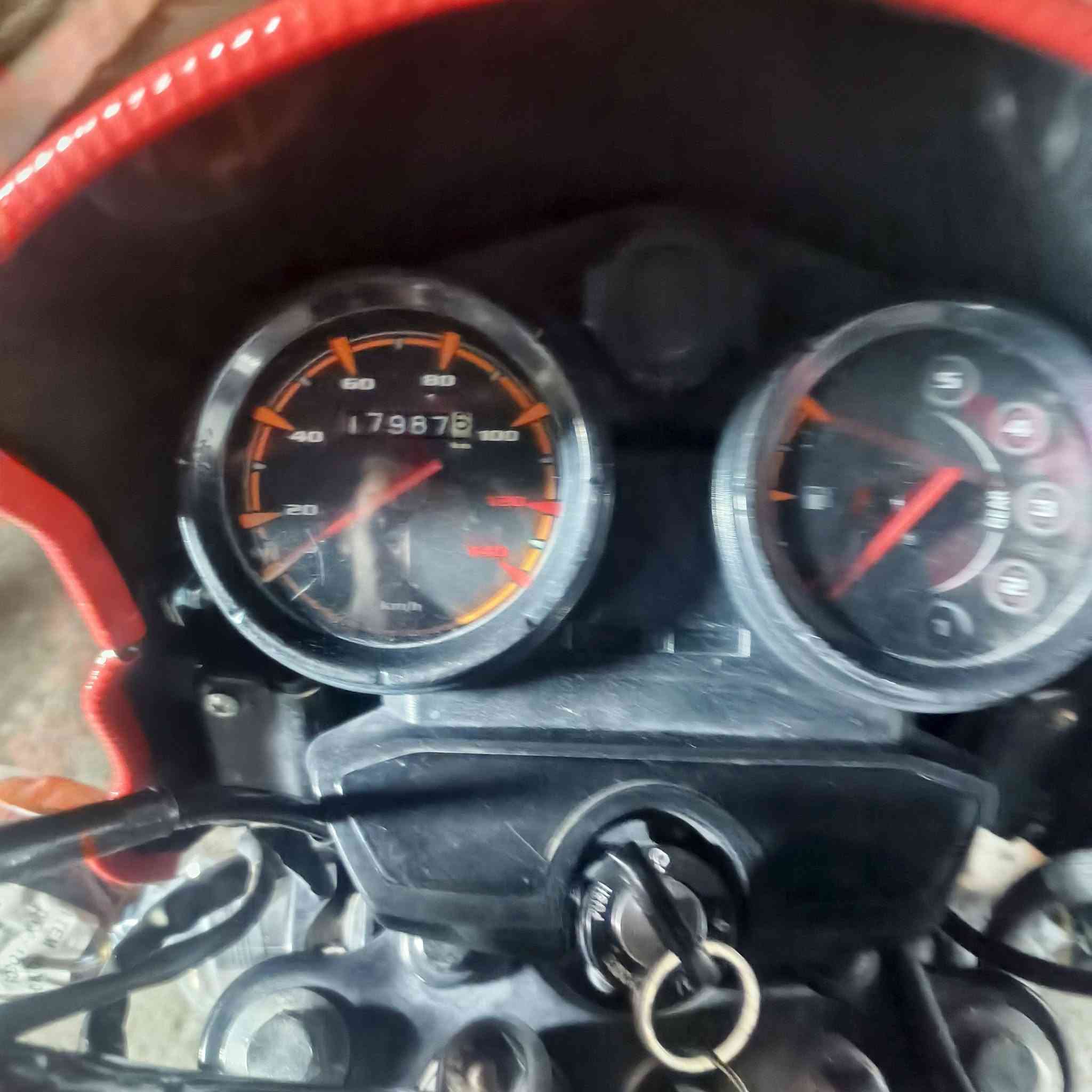 سلام عليكم شباب بوكسر جبلي موديل 22 درجة جديدة إب معنة كلمة تجي واشواف إب عينك وراق دراجة مدفوع كمرك جاهزة الترقيم واراق كلهة موجودة اني خادم الطيبين ***********
