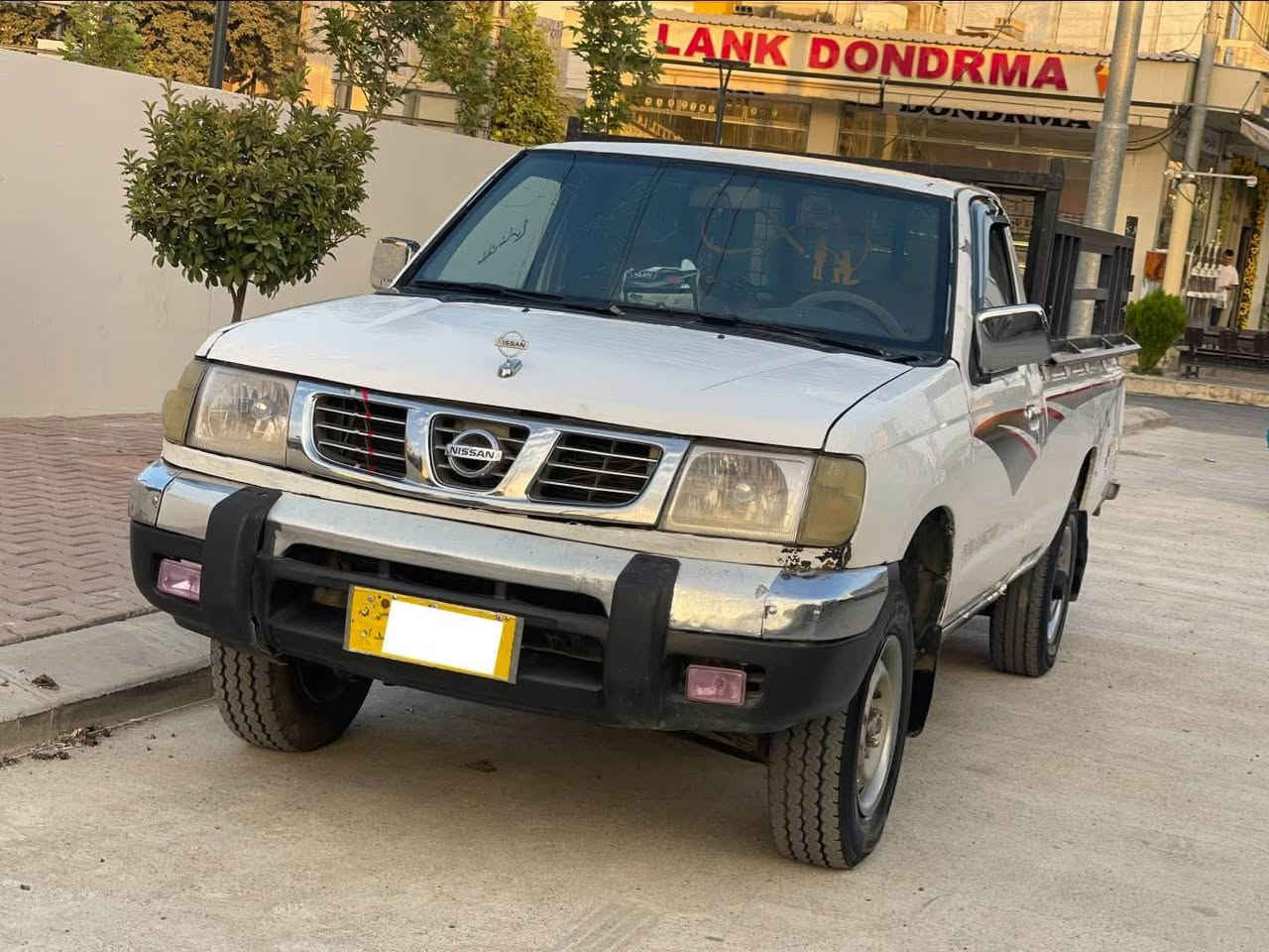 بەناوی خودا

نیسان مۆدیل ٢٠٠١ ئارمی پلاستیکی هەولێر..تەبریدە پێشو دوای تازە داگیراوە بێتەقەو رەقە مالی دۆستە..چوار تایەی تازەی بۆ بەستراوە.. 
ناونیشان پێنجوێن..
ژم—*********** بنجوين, السليمانية
