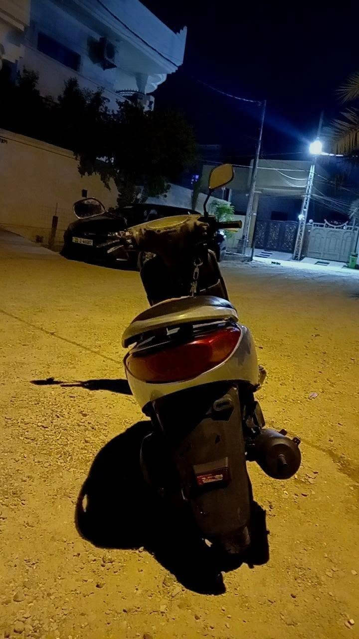 السلام عليكم 
موطور بريز للبيع بدون أوراق جاهز و كامل
السعر ٤٠٠ و بي مجال
العنوان هيت حي الجمعيه ***********
Ehab Almhmde
