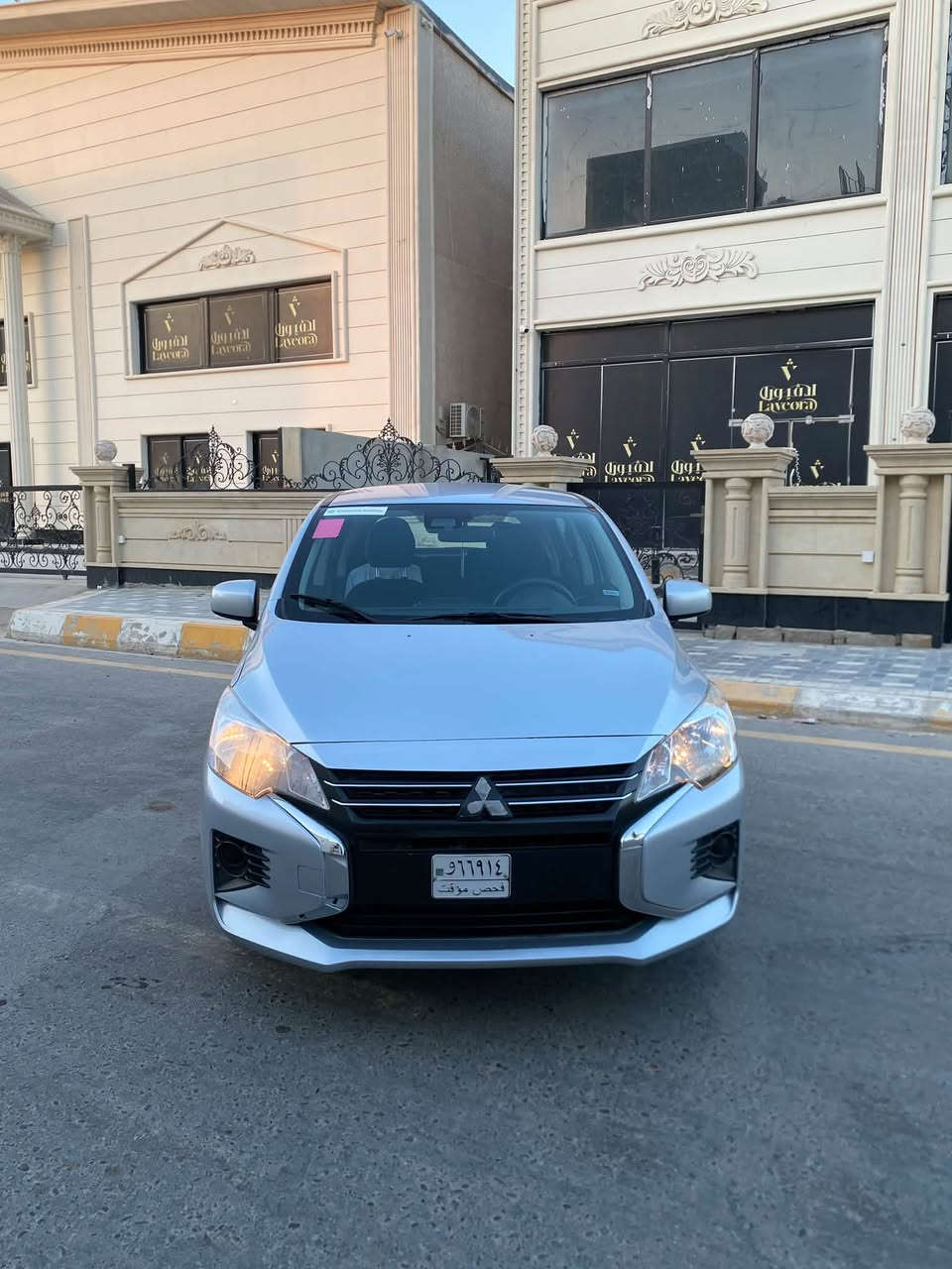السلام  عليكم Mitsubishi Mirage 2024 

لون سلفر جديده السياره 
محرك 1.2/ 3 سلندر 
استهلاكها ممتاز جدا 5راكب 
شاشه وسطيه 
تحكم بالستيرن 
مثبت سرعه 
مانع انزلاق ABS
كامره خلفيه 
نضام التخفيف من الانصدام الامامي 
نظام التحكم الالكتروني بلثبات ( ESC)
وسائد هوائيه ونظام تحذير ضغط الاطارات المنخفض 
تبريد ثلج ماشيه 27ميل 
#السعر 103ورقه وبيها مجال 
مكان السياره بغداد 
للاستفسار 
***********
