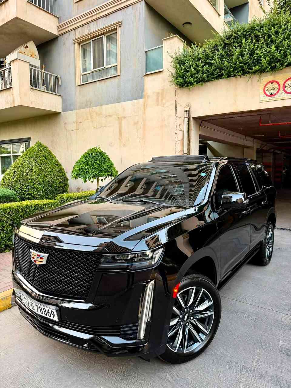 كاديلاك اسكاليد ( 2022 )  خليحي وكاله
منصور 🪬 ‏

أعلى مواصفات   يعنى فول فول 
اسود بلاك ادشن بلادي فول 
يعنى ٣٦ سماعت 
سياره بدون صبوغ بدون بارد بدون رمل
خليجي وكالة المنصور وبعدهه بالضمان  
مكفولة كفالة عامة 
گير محرك بشرت مامفتوح 

 المواصفات .  علا مصفات بل كديلاك
تشغيل عن بعد  
٣شاشه
‏‎5 كاميرات
‏‎5 بصمات
فور ويل
كشن ماسج
كشن رجاج 
دوسات كهرباء 
داتا شو 
بانوراما 
داخل احمر 
لايت زنون عالي ناصي ٥ عدسات
‏‎4 شاشات بالدشبول والسقف والكشنات
تحكم بريك 
جنطه ذكيه جلاق
رادار تحديد مسار
رادار خلفي
رادار امامي 
رادار جانبي 
كشن تدفئة وتبريد سايق وراكب
كشنات امامية تدليك
كشنات خلفية تدفئة
مري شفط 
اشارة بداخل المراية
كشنات جلد 
كشنات خلفية منفصل VIP
علامة كاديلاك ضوئية بالدعامية الخلفية
الكشنات كهرباء 
ذاكرة ميموري ستيرن وكشن
قاصه 
سقف شاموو
ويل ٢٢ بلادي 
بااختصار السيارة فول للاخير 

مكان سيارة سليمانيه 
سعر 675 ورقه
رقم صاحب سيارة 
***********📞

