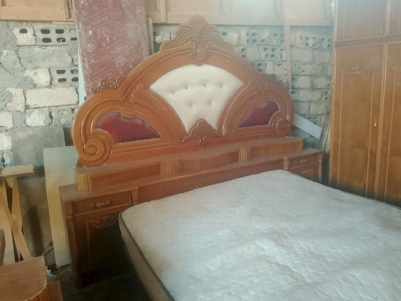 غرفه نجاره كامله جديده سعر مناسب  عنوان الغيبه سوق الحله قرب قصرين هنود شراي يتصل على الرقم مكلفه ***********
