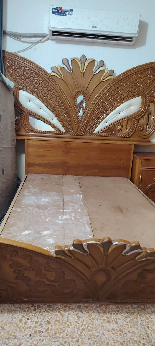 زاويه وميز وجربايه للبيع بسعر 200قفل تزكام ثكيل بيهن اضرار بسيطه *********** نجف مزراع ميسان
