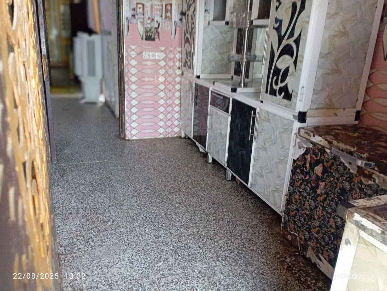 يا الله 

السلام عليكم 

يوجد بيت للبيع زراعي مكاتبة المساحه ( 150 ) متر 

1 - البيت يتكون من طابق واحد بناء حديث 

2 - البيت يتكون من أستقبال و غرفة و صالة 

3 - العنوان منطقة العكيلي مدخل شارع أسواق الفراشة

السعر ٢٥وبيه مجال

للأستفسار التواصل ***********
