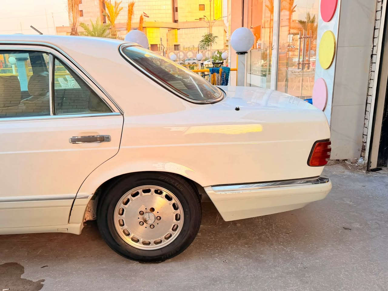 جامبو 1989 SE300 باب قصير 
مكينة vvt 2.5 تحوير 100‎%‎ شرط بلادي
كشرها ماشاءالله يخبل يحتاجلها ترتيب للدواخل فقط
رقم بغداد حلو تحويل شرط سنوية ماساقطة 
تخم تاير جديد بجم لوك + دعامية خلفية جديدة 
معمره مصبوغه عام جمالية بدون حادث
 اريل كهربائي بلادي حماوه انسى مراوح شرط

عنواني شارع فلسطين سعرها 53$ ورقة وبيها مجال 
الشراي يتصل لايتعبني ولا اتعبه 
السيارة بيها تراي يخبل ونصبتها ماشاءالله
والصور هسه طكيتهن الشراي يتصل
***********
