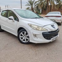 للبيع او مراوس وانطي فرق بيجو ٣٠٨ موديل ٢٠١١ محرك ٢٢٠٠ سياره بيها صبغ ...