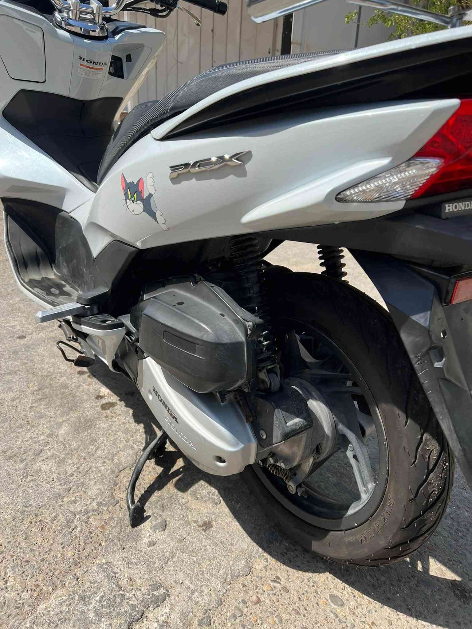 سلام عليكم 
دراجة pcx جيل ثاني ياباني 
للبيع دراجة كلش حلوة ونضيفه 
اي نقص ما بيها 
العنوان بغداد الكاظمية 
للاستفسار ***********
