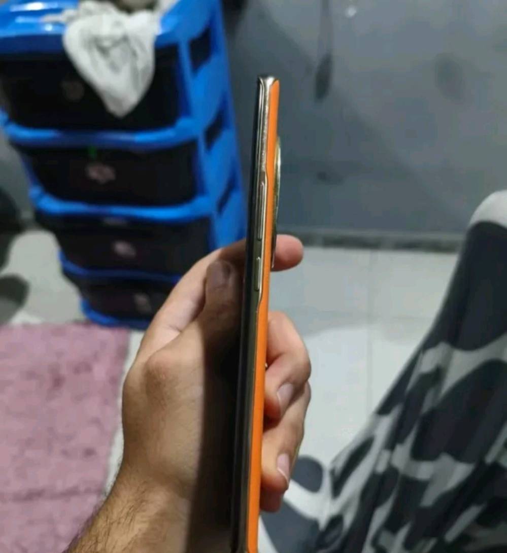 هونر X9c • رام ١٦/٢٥٦ • شاحن وكفر