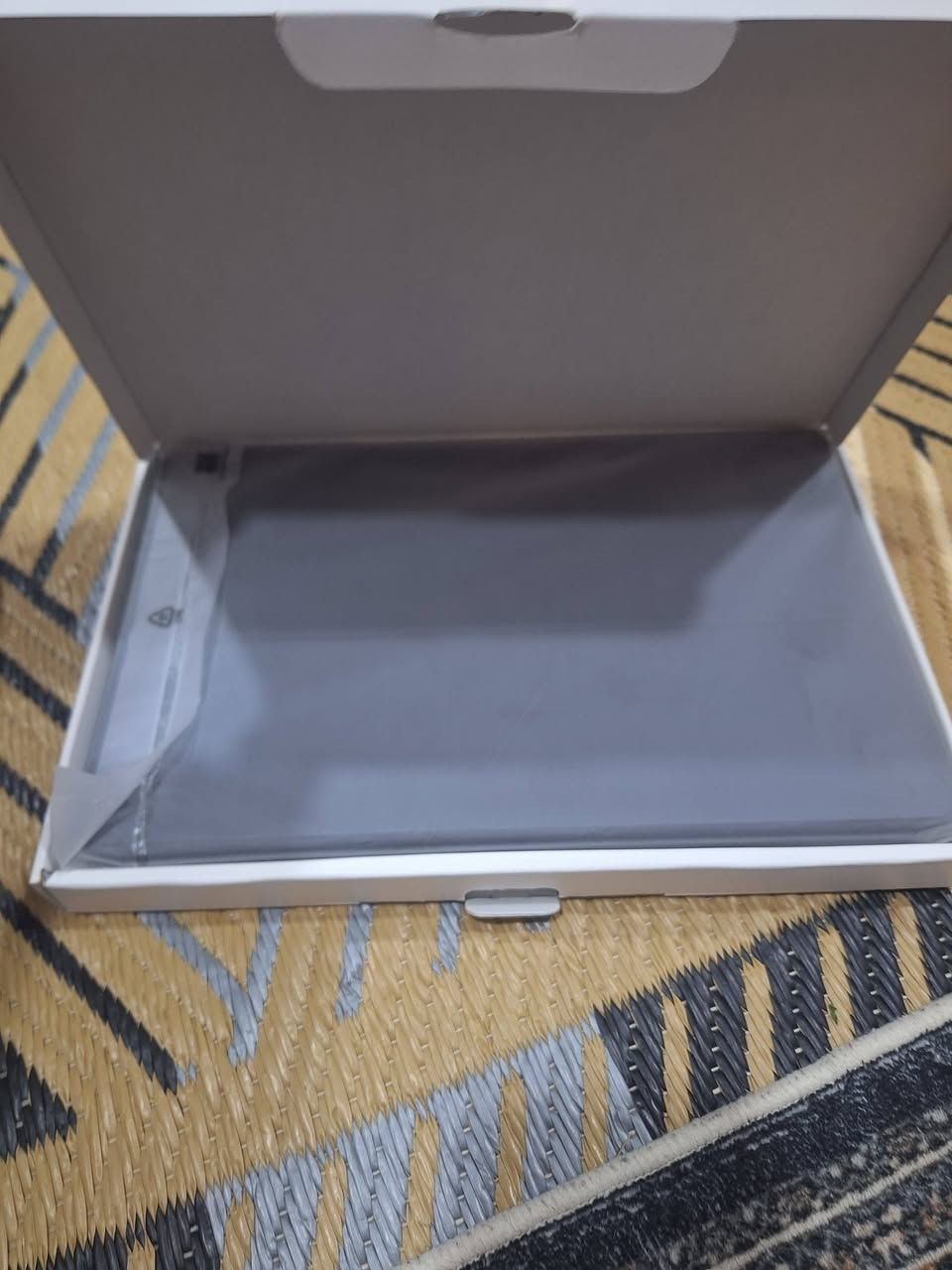 هونر باد 10 Papermatte
256 رام 8
جهازه نظافه 100%
نقص شاحن 
والكيبورد كما موضح بصوره 
مع القلم 
بغداد الزعفرانيه 
***********
450 وبي مجال بسيط
