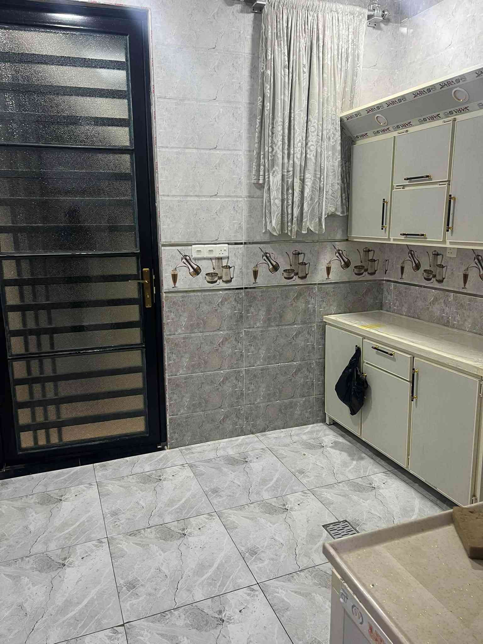 حي عدن • بيت للايجار • غرفتين
