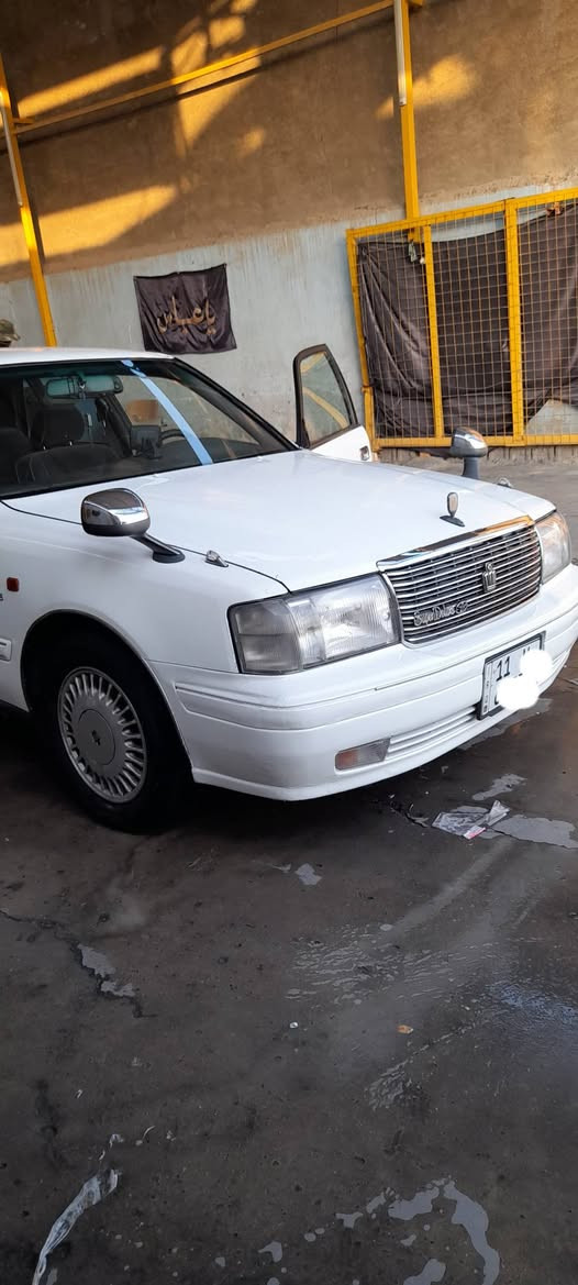 تويوتا كراون ١٩٩٨ يسرا بلاد محرك ٣٠٠٠ vvti بي خربطه شويه  محور كير ومكينه تخم تاير صدر نص عمر غرفه نضيفه بأسمي تحويل رقم بغداد الانكليزي باتري جديد تبريد شغال صبغ عام وبيهه خياسات بالدوسه والجاملاغات الخلفيه مصبوغ عام ضربتهه بالصندوك *********** بغداد, العراق
