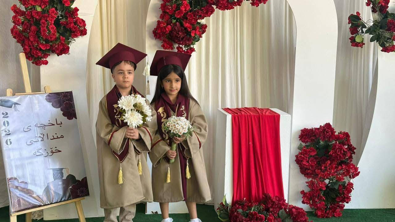 حسب الطلب جميع موديلات زي التخرج ولجميع المراحل تطريز وطباعه ومتوفر جميع انواع الاقمشه وجميع الالوان للحجز على الواتساب ***********

