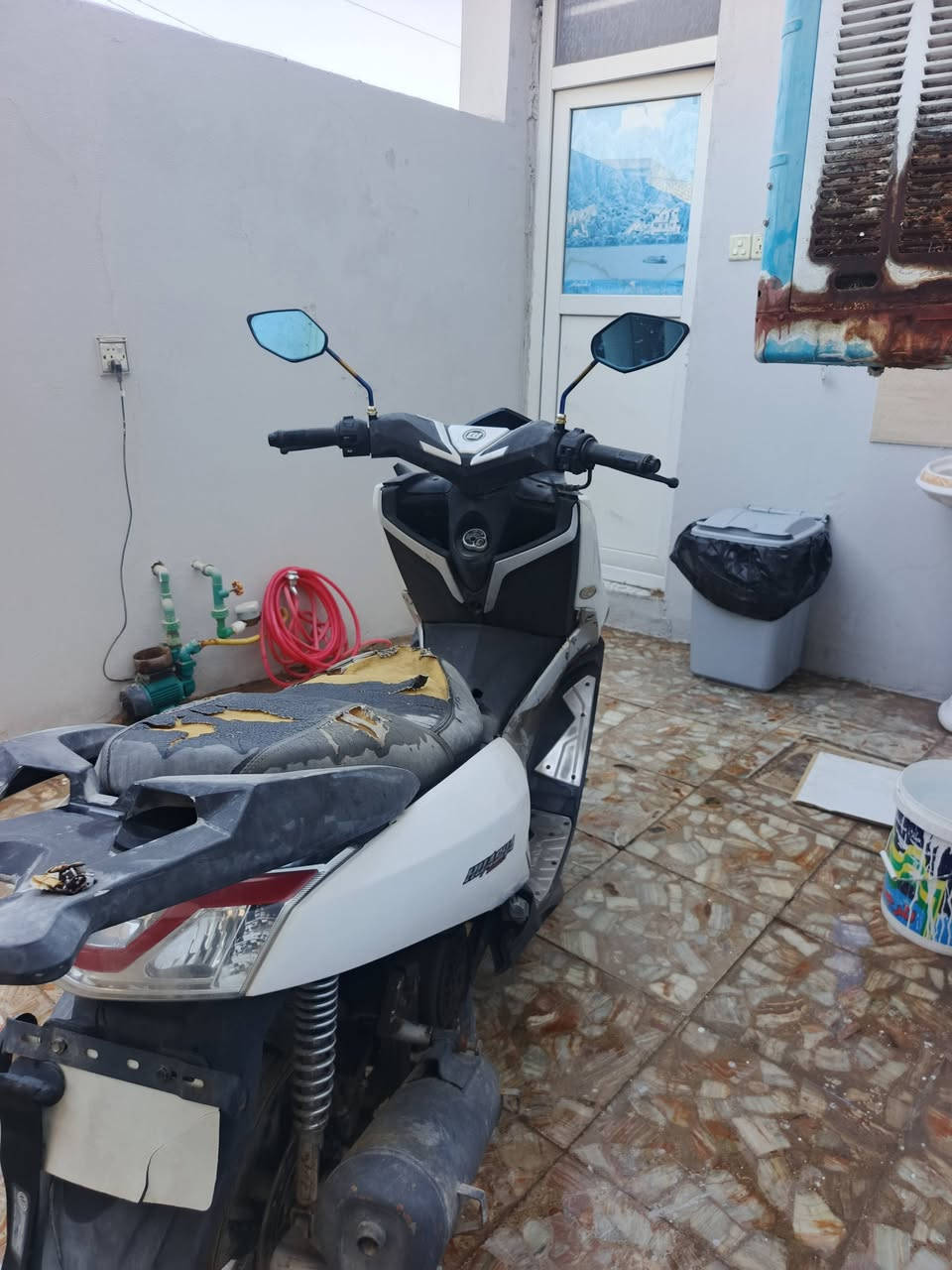 سلام عليكم
شباب دارجه ان ماكس صيني
محرك مفتوح ونضيف
كفرات 85 بلمئه نظيفات
مواصفات دراجه مانع انزلاق
عدادات اكترونيه
لايت زنون
محرك 150 cc رياضي
بريكات امامي خلفي دسكات
رايده 700 الف وبيه مجال
رقمي ***********
