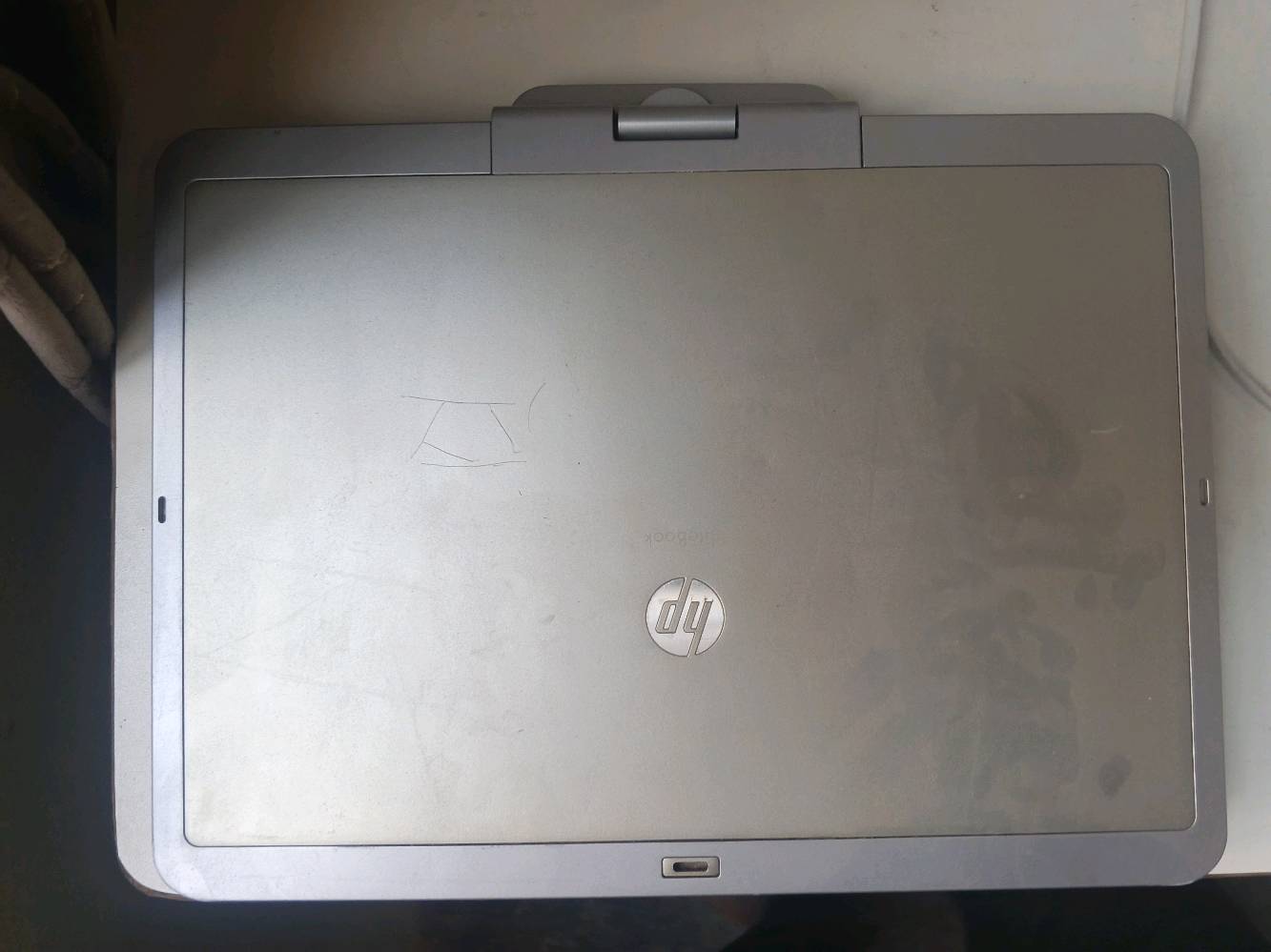 السلام عليكم لأب توب للبيع مواصفات المعالج Intel Core i5 الجيل الثاني الرام 4 الذاكره 500 جيجا الجهاز نظيف وشغال عاوزه بس شاحنه