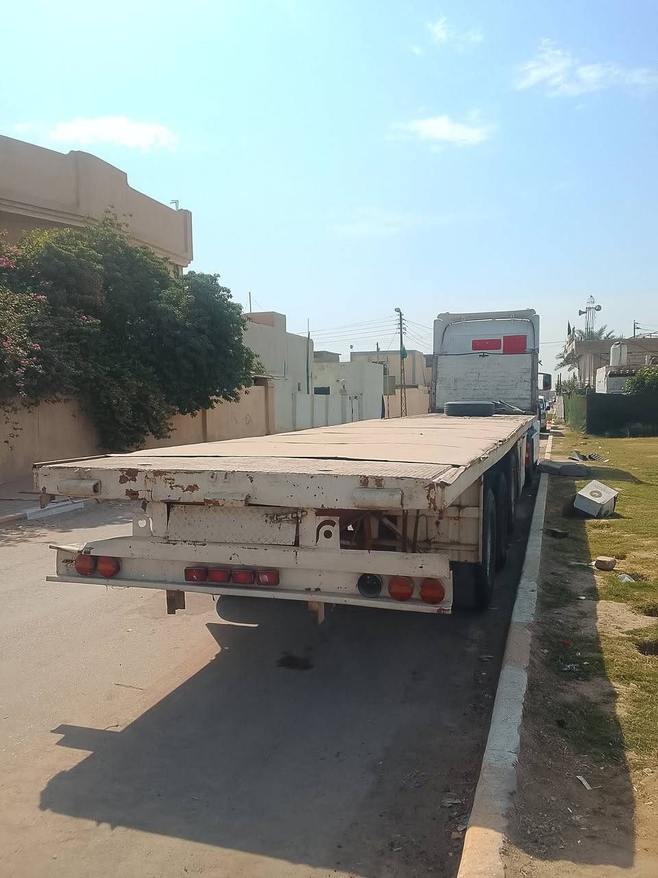 تريله • موديل ٢٠٠٤ • مكينه انجكشن