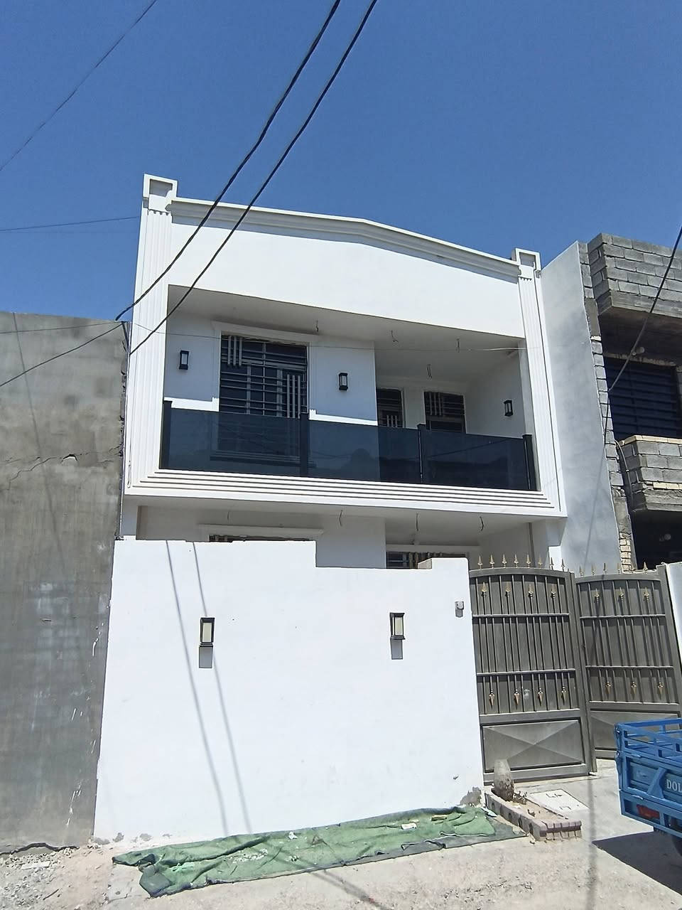 الدار للبيع مساحه 135
7x19
4غرف نوم 
بناء حديث يبعد عن السوق و الامام ٣ دقايق 
للستفسار:-***********
