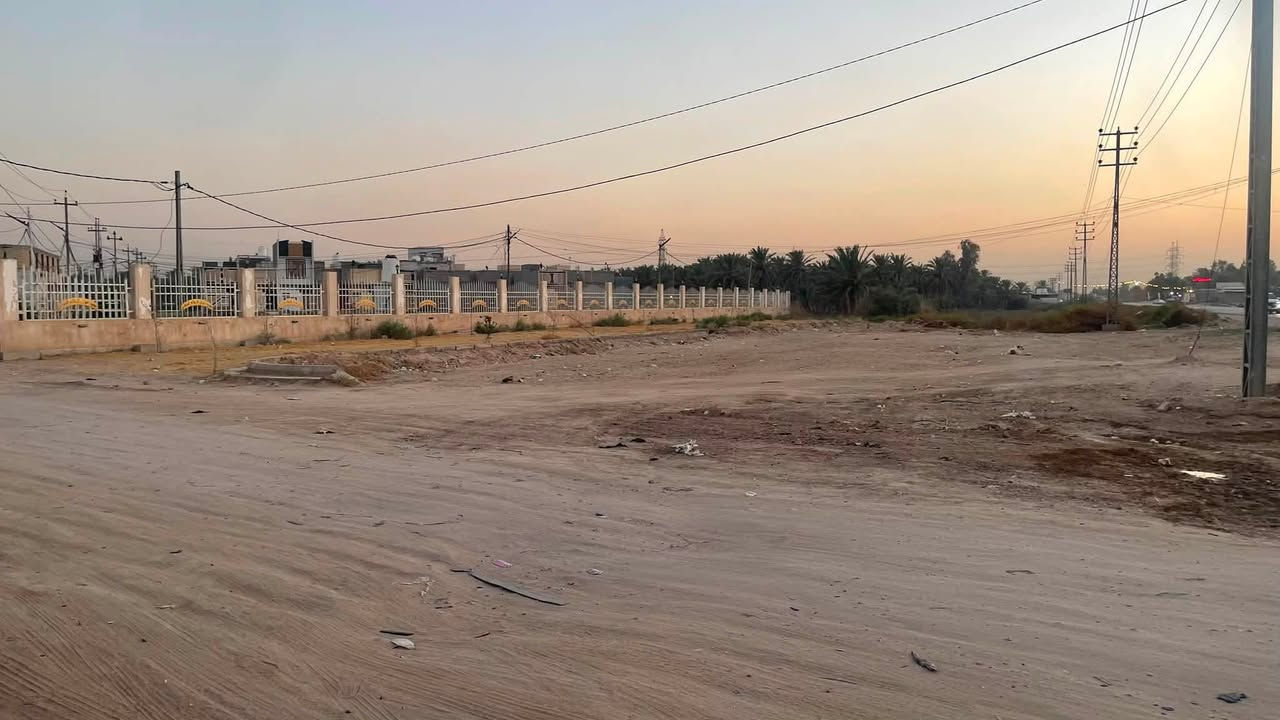 يوجد لدينا قطع للبيع مساحة القطعة 500 واجهه 15متر تجاري في كربلاء شارع الرابط منطقه الزبيليه مجمع انوار كربلاء لدينا كافة المساحات 1000متر نصف دونم علما العقار ملك صرف يوجد داخل المجمع دور سكنيه كافة المساحات كافة الخدمات ماء وكهرباء مجا ري لتواصل اتصال او واتساب /*********** /***********

