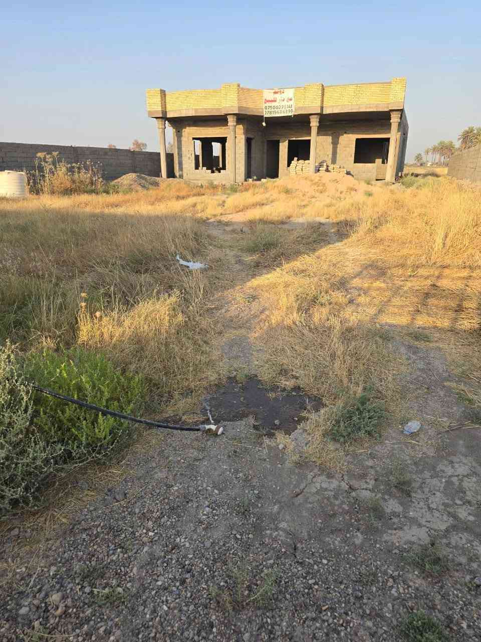 دونم طابو زراعي سند 25 على طابو محموديه لواجه 22 متر ونزال، 120متر معه هيكل مساحه 400.متر بشارع لمراسمه يم سوق معه جميع الخدمات  معه صاحب دار مباشر 
***********
***********

