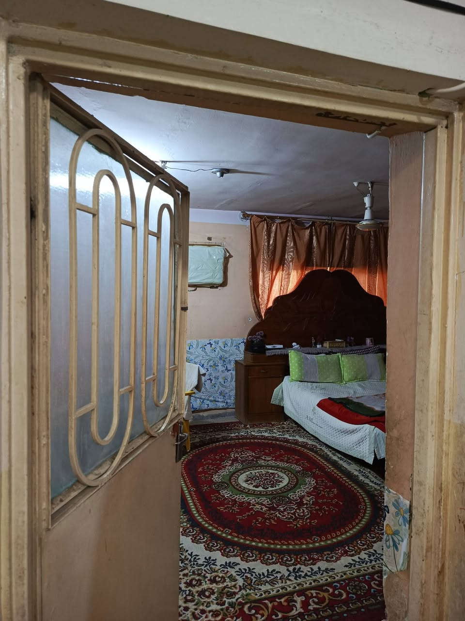 يا الله للبيع دار طابو زراعي سند 25 المساحه 760متر غرفتين نوم وهول واستقبال ومطبخ خلف الدار بيت ثاني استقبل ومطبخ  مسقف كامل ورديه خارج سنتر على الجدول الورديه مقابل جامع علي كحيوش السعر خاص ابو مصطفى للعقار ***********☝☝☝
