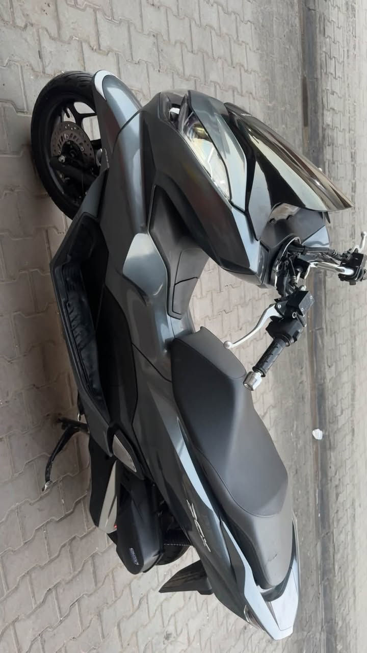 السلام عليكم PCX جيل الرابع ياباني ياباني دراجه جديده وحلوه ماشيه  21 محركه 125 للاستفسار الاتصال ع الخط او واتساب *********** مكاني بغداد الكرخ
