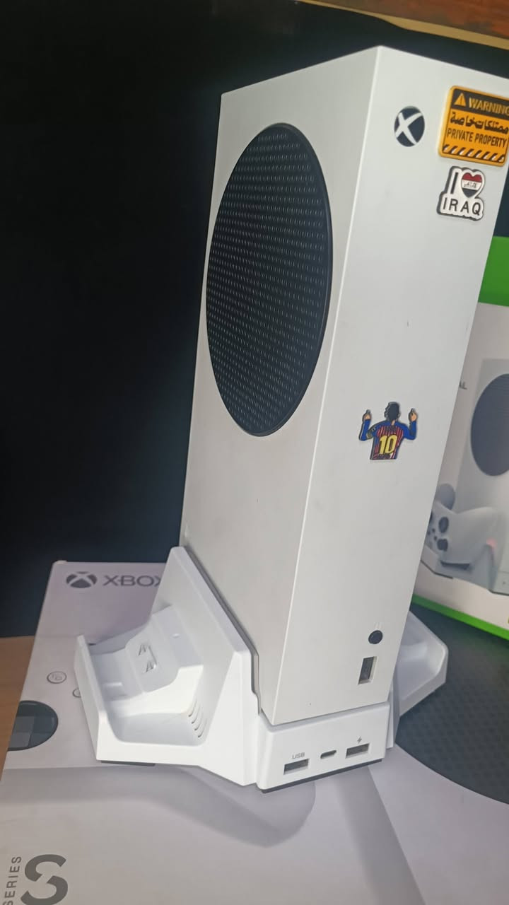 للببع سير يس اس جهاز نضيف حيل انتاج 22 ممفتوح مستخدم شي بصيط وبي 10 العاب وكيم باس اكثر من 50 يوم وبي 4 بطاريات وستاند تبريد سعره كامل 400 الف للأتصال ***********
