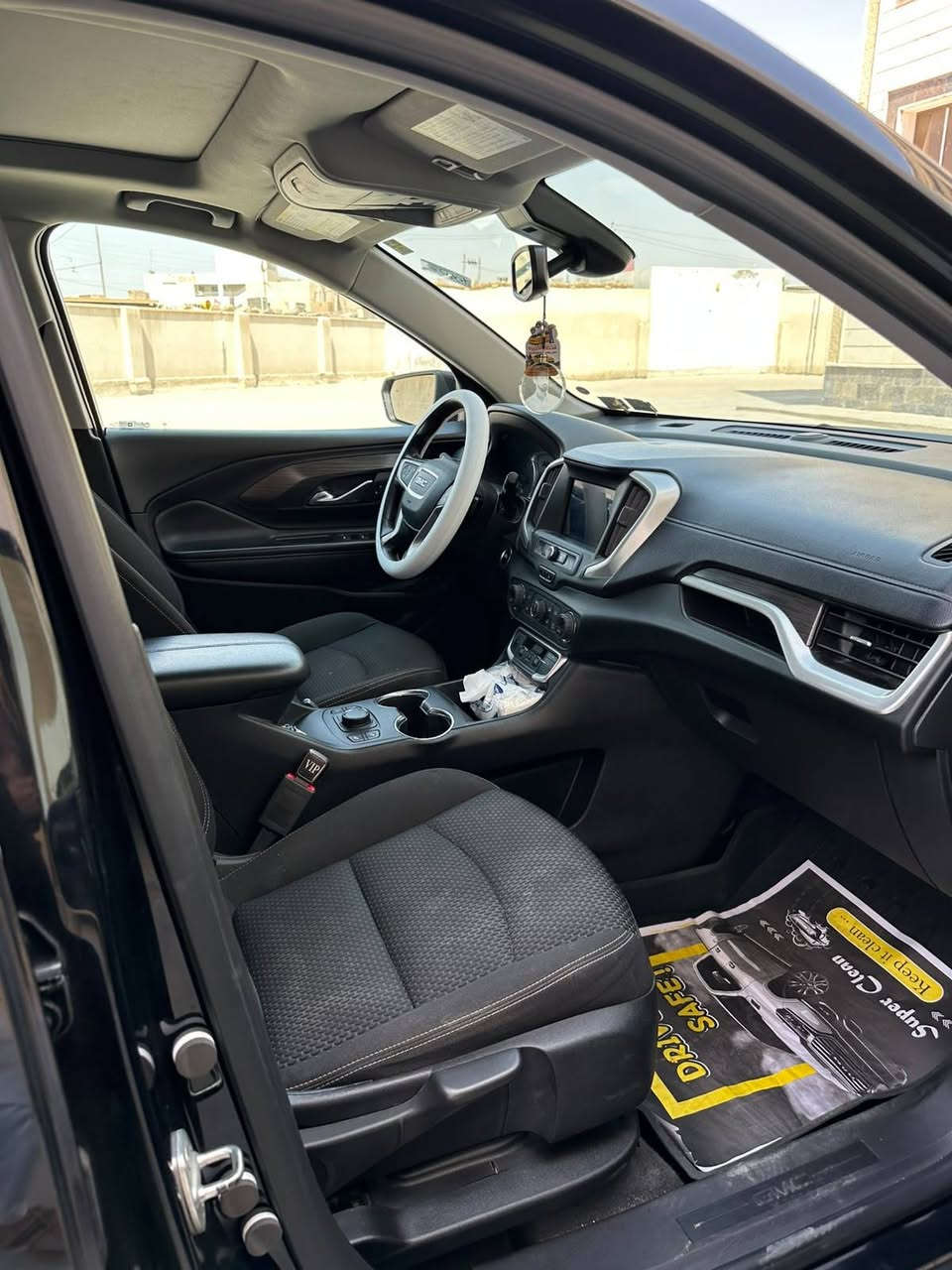 *السلام عليكم اخوان*
*للبيع GMC TERRAIN بلاك ادشن - موديل 2022*

السيارة المهيوبة مالت الله ❤️

*التفاصيل:*
- الموديل: 2022
- الرقم: 14-B بصرة مشروع وطني باسمي تحويل ثاني يوم
- السعر: *140 ورقة* وبيها مجال بسيط كلش للشراي
- اللون: اسود ملكي
- الحادث: (ربع بنيد) 
- المشي: .... (100 ماشية)

*المواصفات:فول 
- بلاك ادشن اصلي
- بصمة تشغيل + تشغيل عن بعد
- رادار امامي + جانبي
- تحديد مسار
- كامرة خلفية HD
- شاشة جبيرة + CarPlay
- كراسي كهرباء + تدفئة
- صندوق كهرباء

سيارة كلش جديدة، لا نقص لا طخة، محرك وكير بشرط، تبريد ثلج، كير ومكينة مختومات، جاهزة ما تحتاج اي مصرف.

فحص وين ما يعجبك.

المكان: البصرة
رقم التواصل:‏‪***********

*الشراي يتصل ويدلل.*
