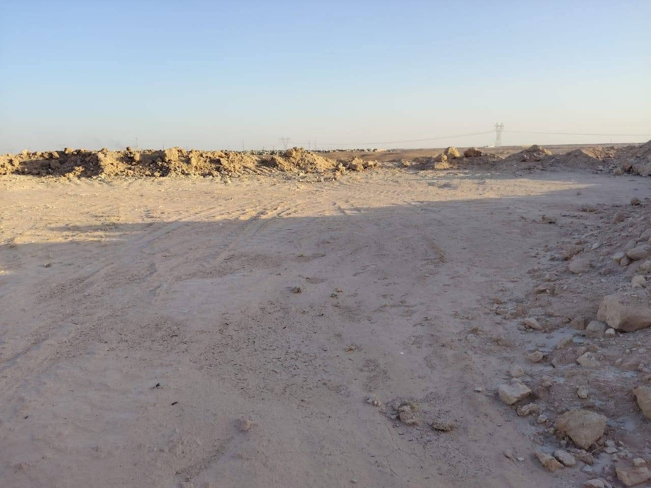 أربع قطع طبك للبيع طابو صرف في حديثة على الجسر الكونكريتي الرابط بين حديثة وحقلانيه على الشارع الرئيسي 
المساحة الكلية:1000م
السعر 35 مليون وبيه مجال
للاستفسار الاتصال على الرقم 
((***********))
((***********))
عنوان المكتب الانبار حديثة حي العسكري مقابل أسواق علي نصيف
